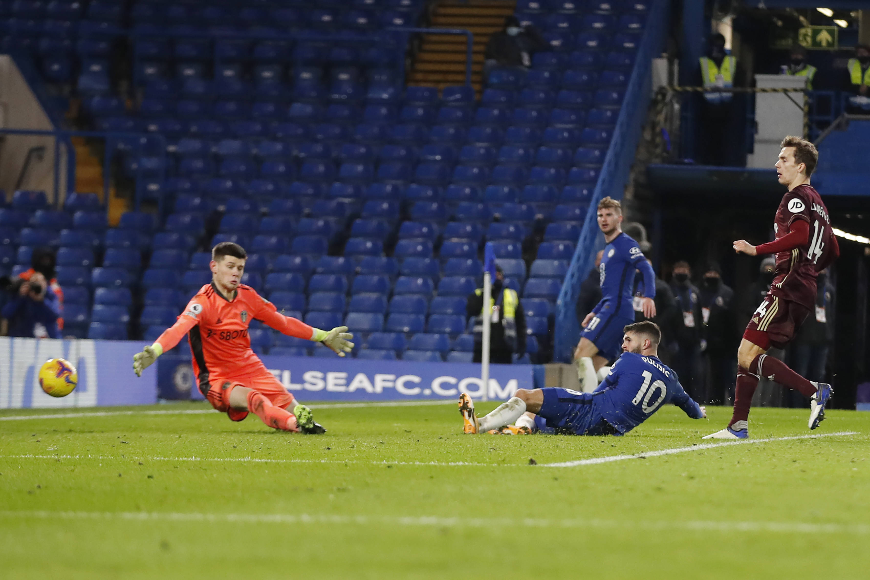 凭借有效的 凭借有效的